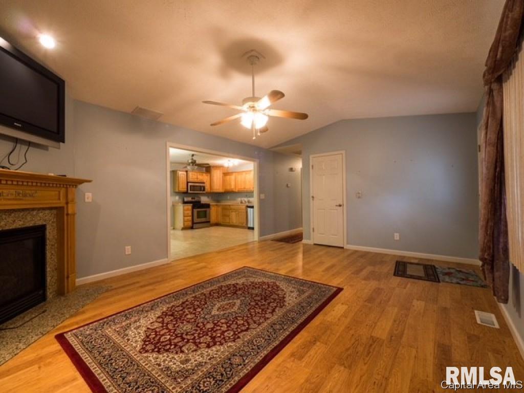 237 Circle Drive Springfield, IL 62703 - Photo 4 of 27