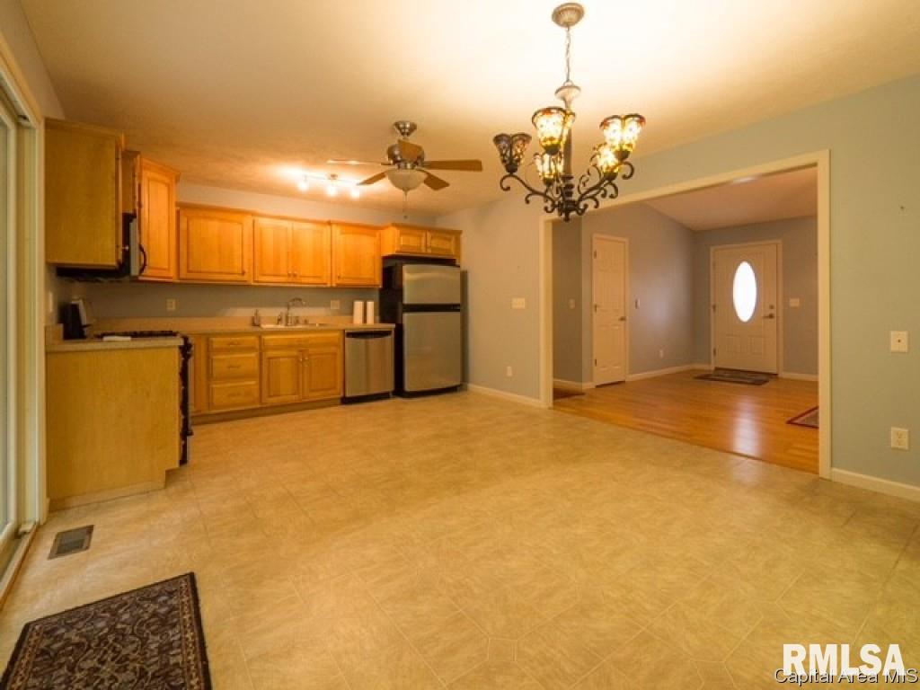 237 Circle Drive Springfield, IL 62703 - Photo 5 of 27