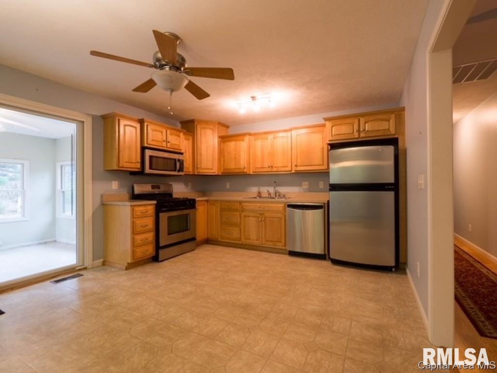 237 Circle Drive Springfield, IL 62703 - Photo 6 of 27