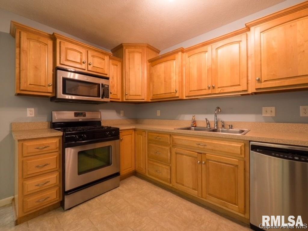237 Circle Drive Springfield, IL 62703 - Photo 7 of 27