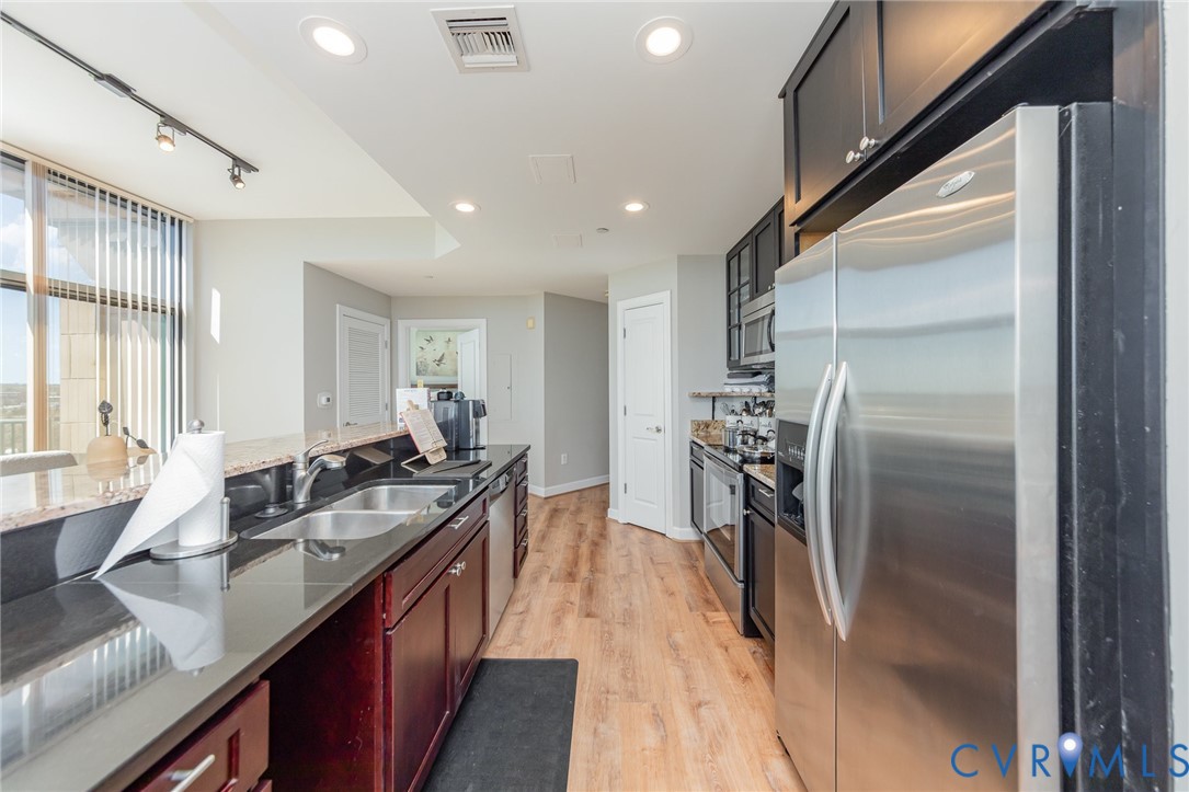 1101 Haxall Point, Unit 1014 Richmond, VA 23219 - Photo 6 of 16