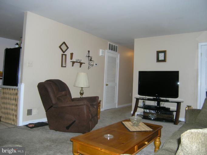 8200 Frye Road Alexandria, VA 22309 - Photo 11 of 27 Living Room