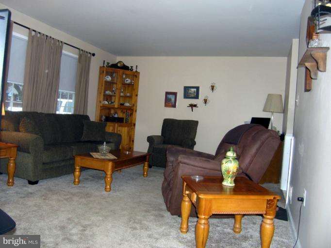 8200 Frye Road Alexandria, VA 22309 - Photo 9 of 27 Living Room