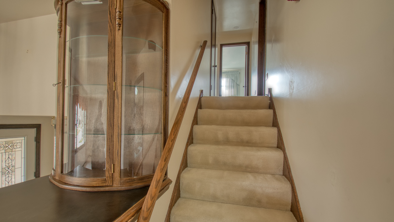1200 Ridgeway Drive Elgin, IL 60123 - Photo 16 of 34 a view of entryway