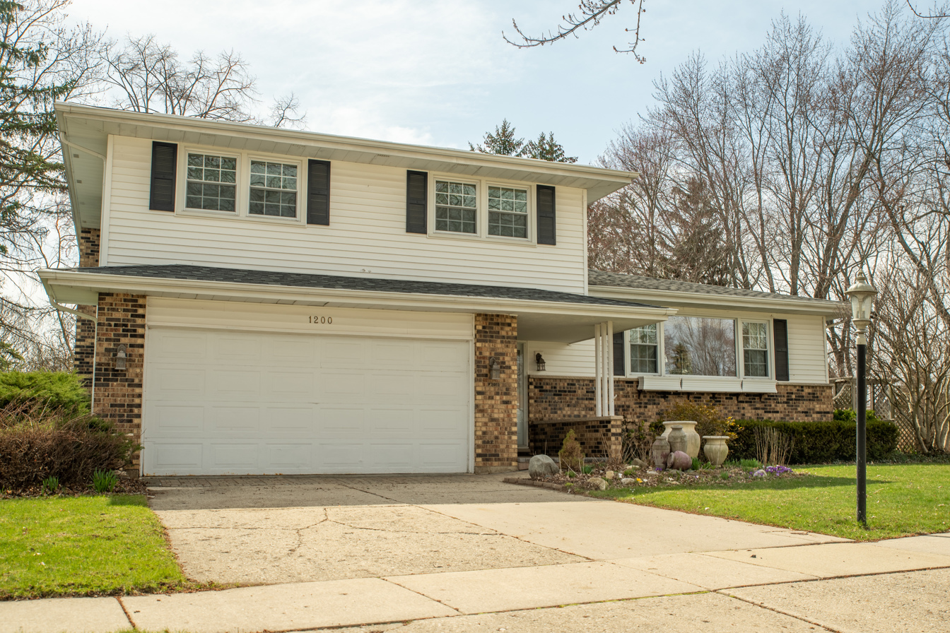 1200 Ridgeway Drive Elgin, IL 60123 - Photo 2 of 34 a front view of a house with yard
