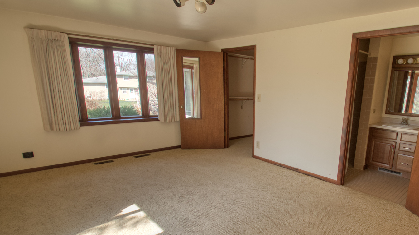 1200 Ridgeway Drive Elgin, IL 60123 - Photo 25 of 34 an empty room with windows