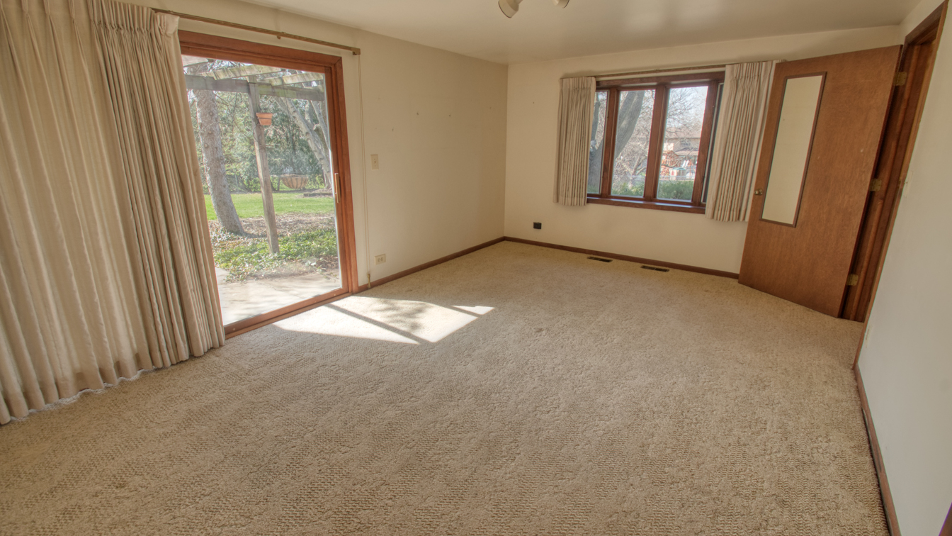 1200 Ridgeway Drive Elgin, IL 60123 - Photo 27 of 34 a view of an empty room with a window