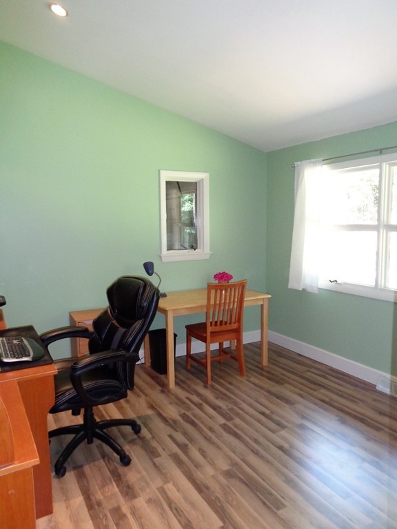 10 River Road Sturbridge, MA 01566 - Photo 15 of 29 a living room with furniture and a window