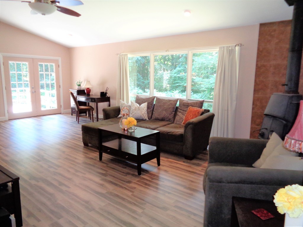 10 River Road Sturbridge, MA 01566 - Photo 8 of 29 a living room with furniture and a fireplace