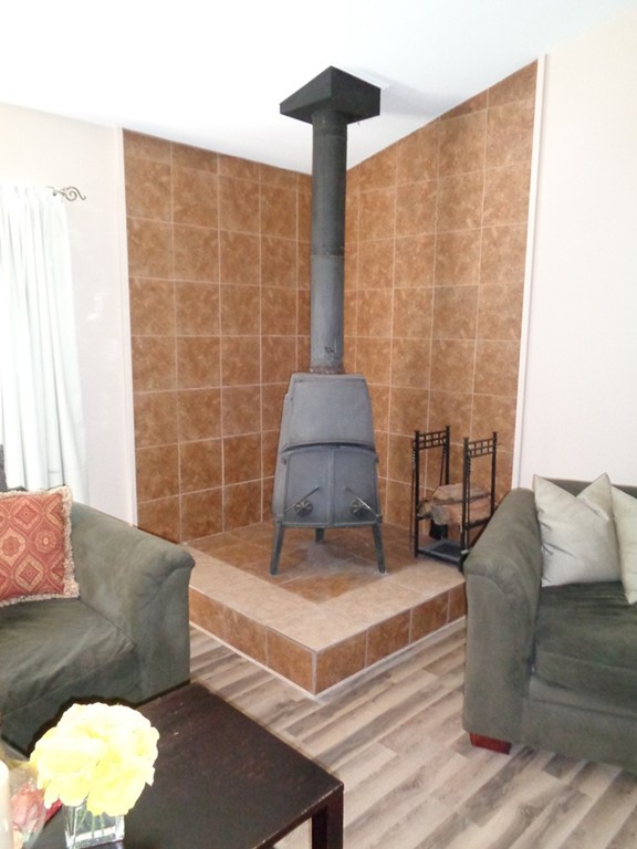 10 River Road Sturbridge, MA 01566 - Photo 9 of 29 a living room with furniture and a lamp