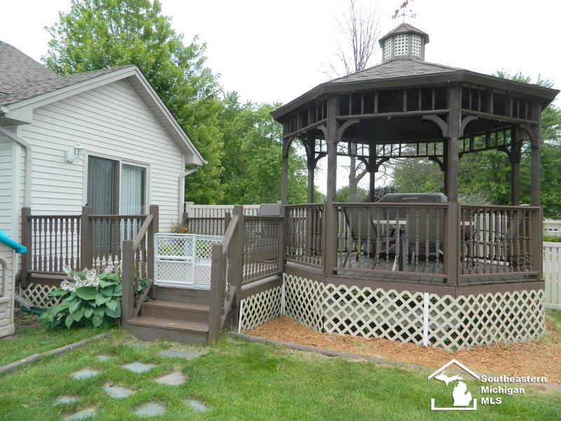 16603 Carter Road Woodhaven, MI 48183 - Photo 7 of 31