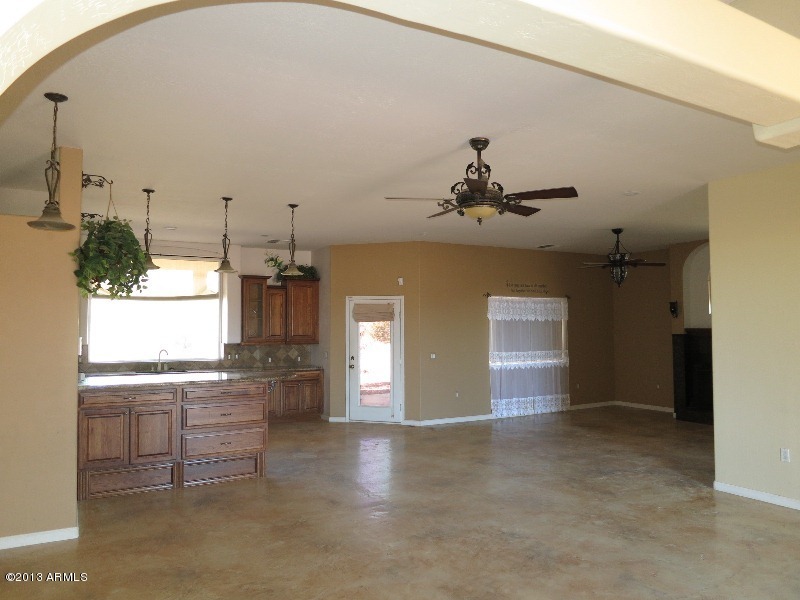 12234 North Table Top Road Maricopa, AZ 85139 - Photo 18 of 50 Living room