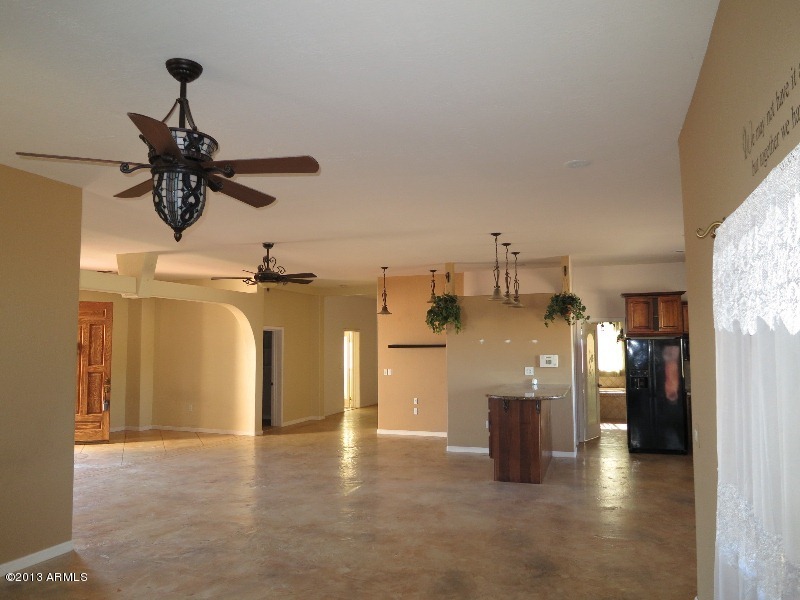 12234 North Table Top Road Maricopa, AZ 85139 - Photo 19 of 50 Living room