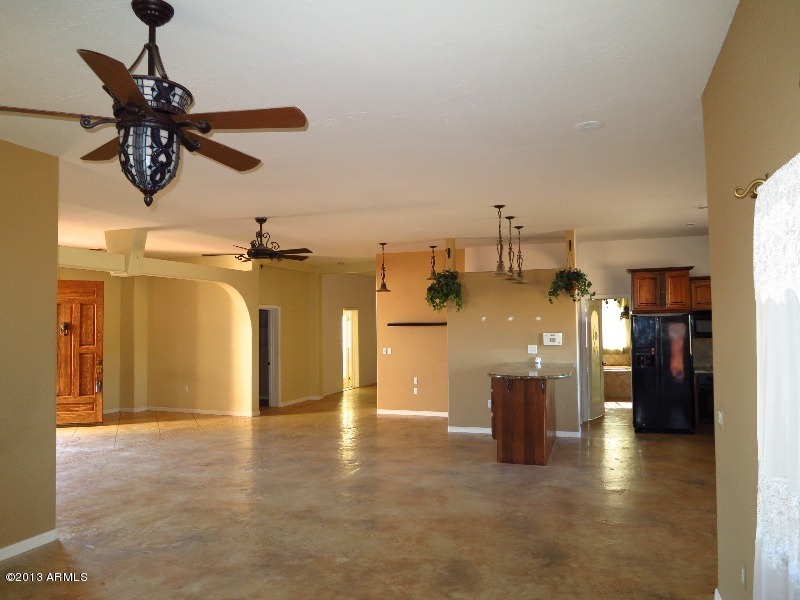 12234 North Table Top Road Maricopa, AZ 85139 - Photo 20 of 50 Living room