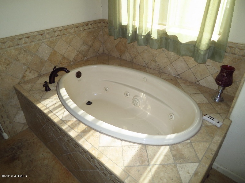 12234 North Table Top Road Maricopa, AZ 85139 - Photo 24 of 50 Master bath- tub