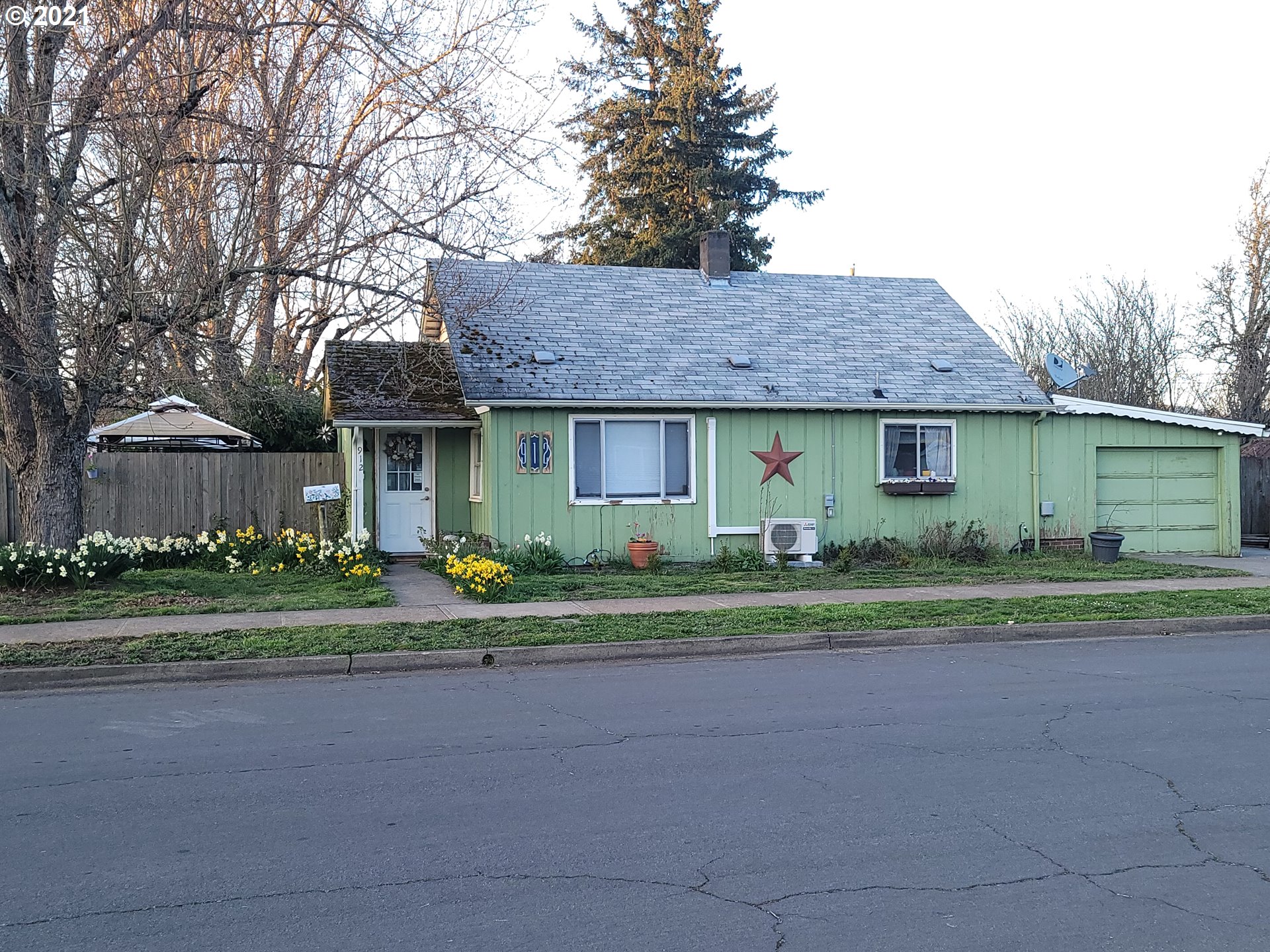 912 N Street Springfield, OR 97477 - Photo 1 of 24