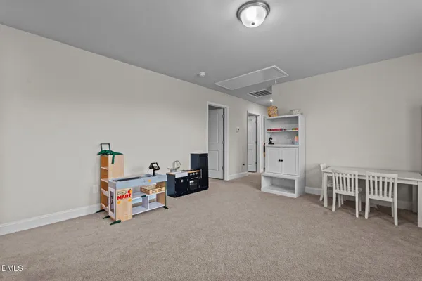 a view of livingroom with furniture