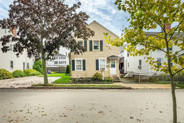 a view of a house with a yard