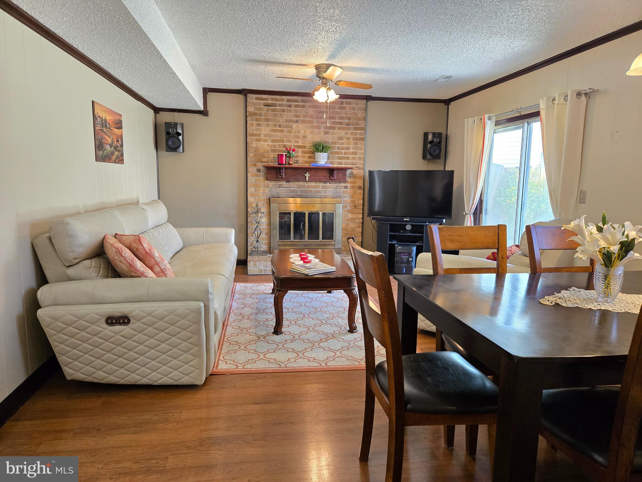 913 Spring Garden Lane Virginia Beach, VA 23452 - Photo 11 of 31 Living/Dining