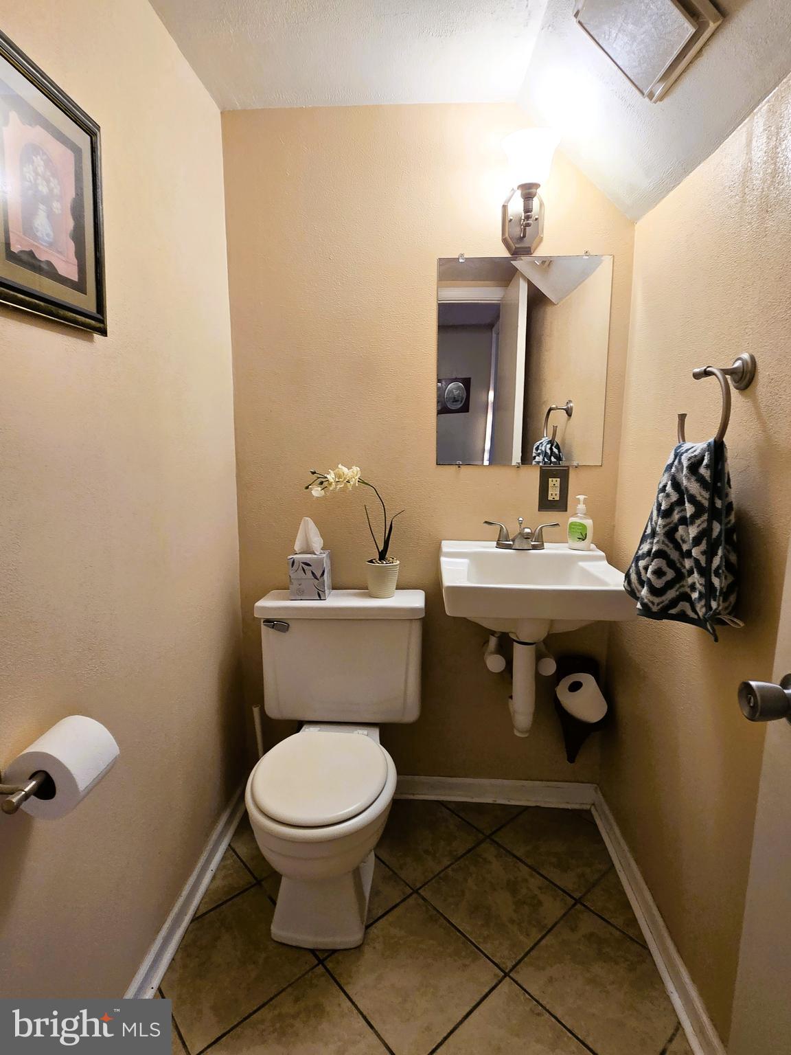 913 Spring Garden Lane Virginia Beach, VA 23452 - Photo 17 of 31 Half Bath