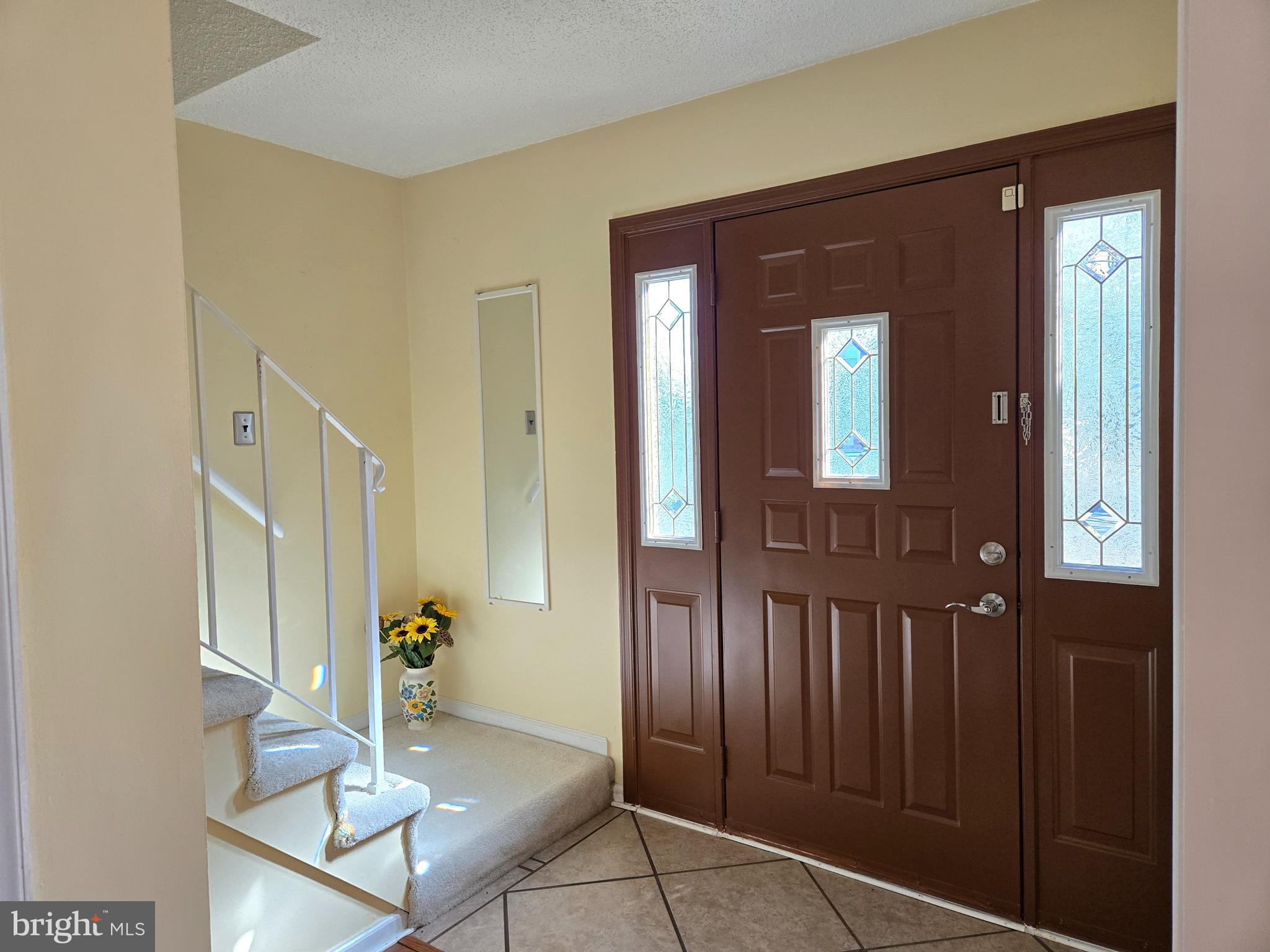 913 Spring Garden Lane Virginia Beach, VA 23452 - Photo 5 of 31 Entry