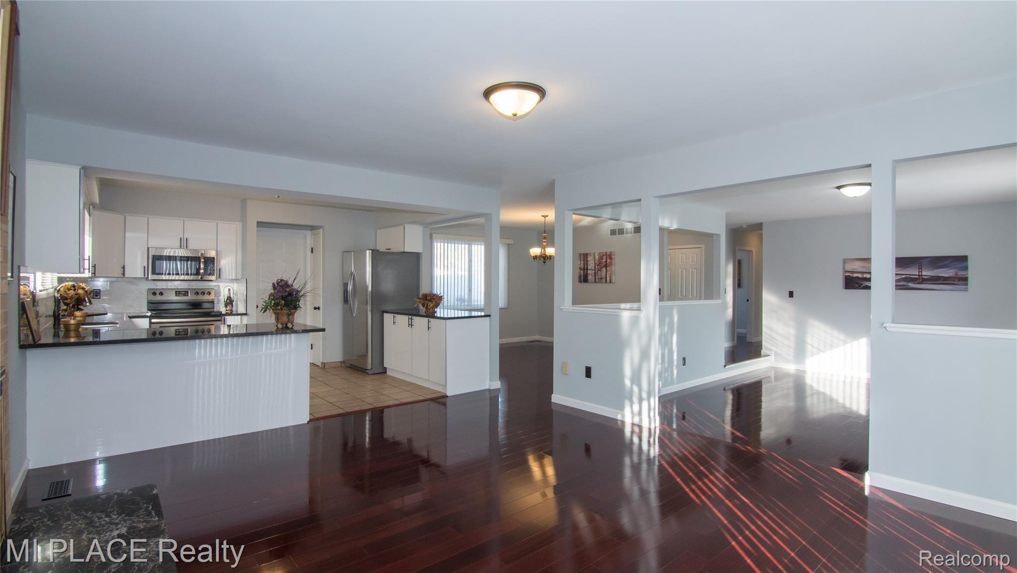 17111 Westhampton Road Southfield, MI 48075 - Photo 20 of 43 Tour#001--17111 Westhampton Rd, Southfield, MI10.jpg