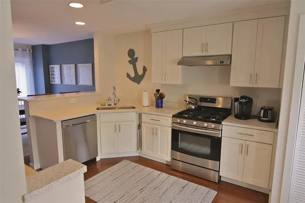 $3,300 | 70 Houston Avenue, Unit 70, Newport, RI 02840