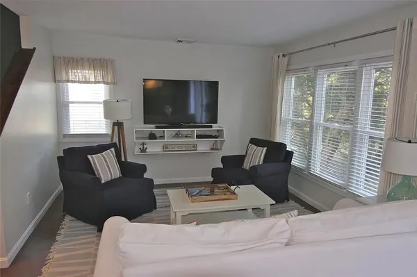 $3,300 | 70 Houston Avenue, Unit 70, Newport, RI 02840