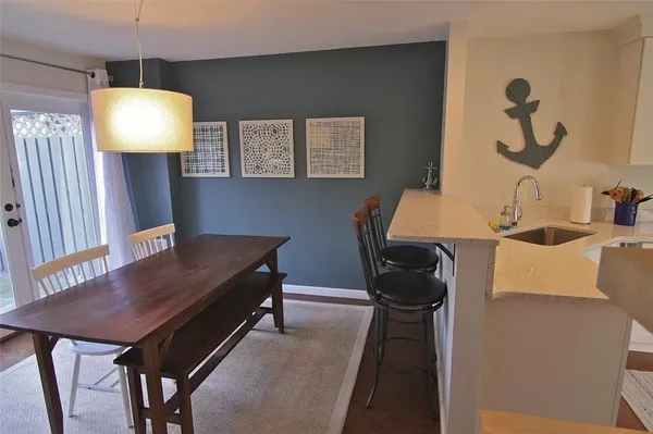 $3,300 | 70 Houston Avenue, Unit 70, Newport, RI 02840