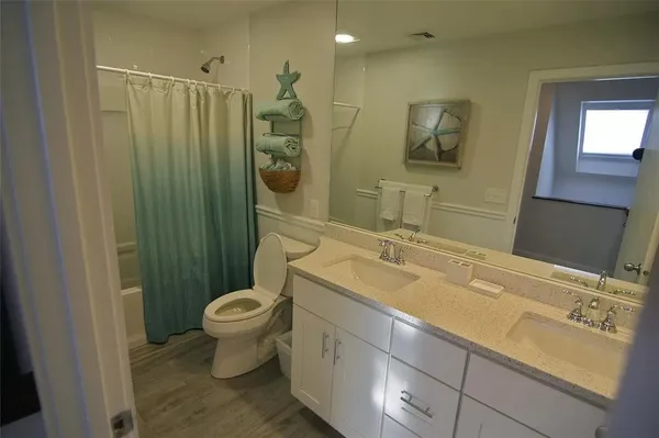 $3,300 | 70 Houston Avenue, Unit 70, Newport, RI 02840