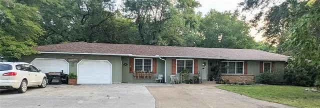 $199,000 | 114 East Howard Street, Girard, KS 66743