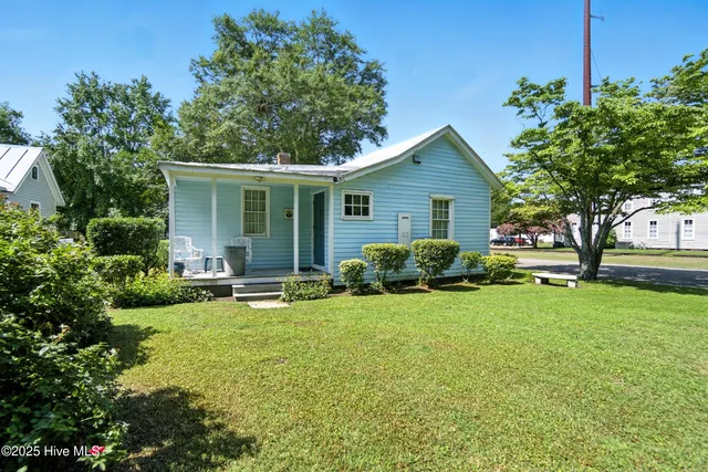 $300,000 | 401 East Queen Street, Edenton, NC 27932