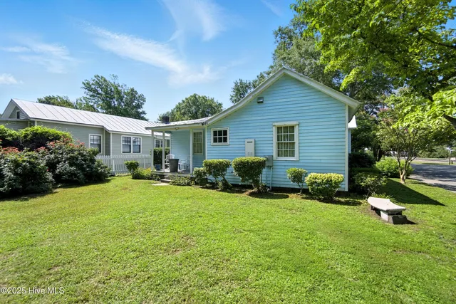 $300,000 | 401 East Queen Street, Edenton, NC 27932