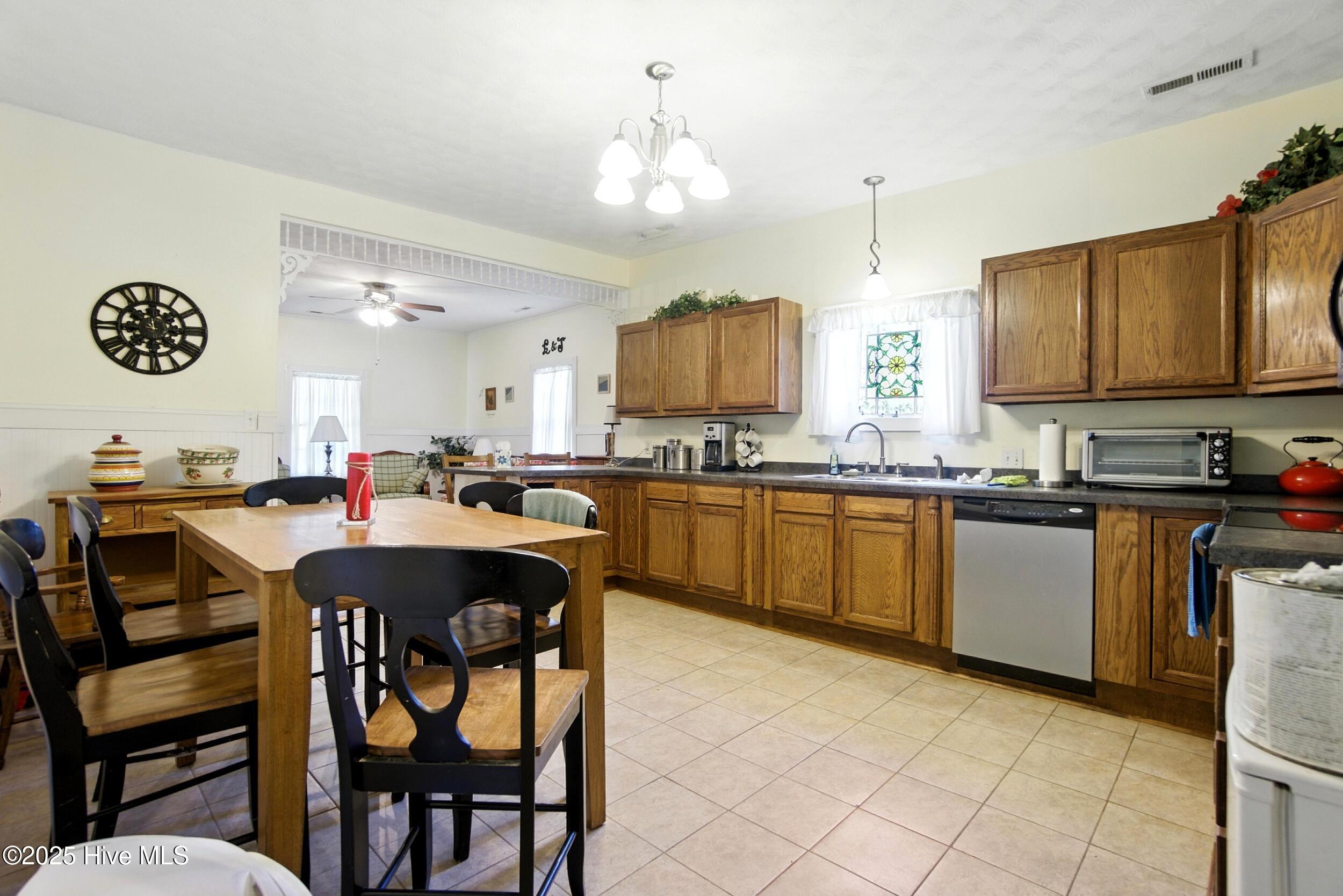 401 East Queen Street Edenton, NC 27932 - Photo 7 of 30 C3