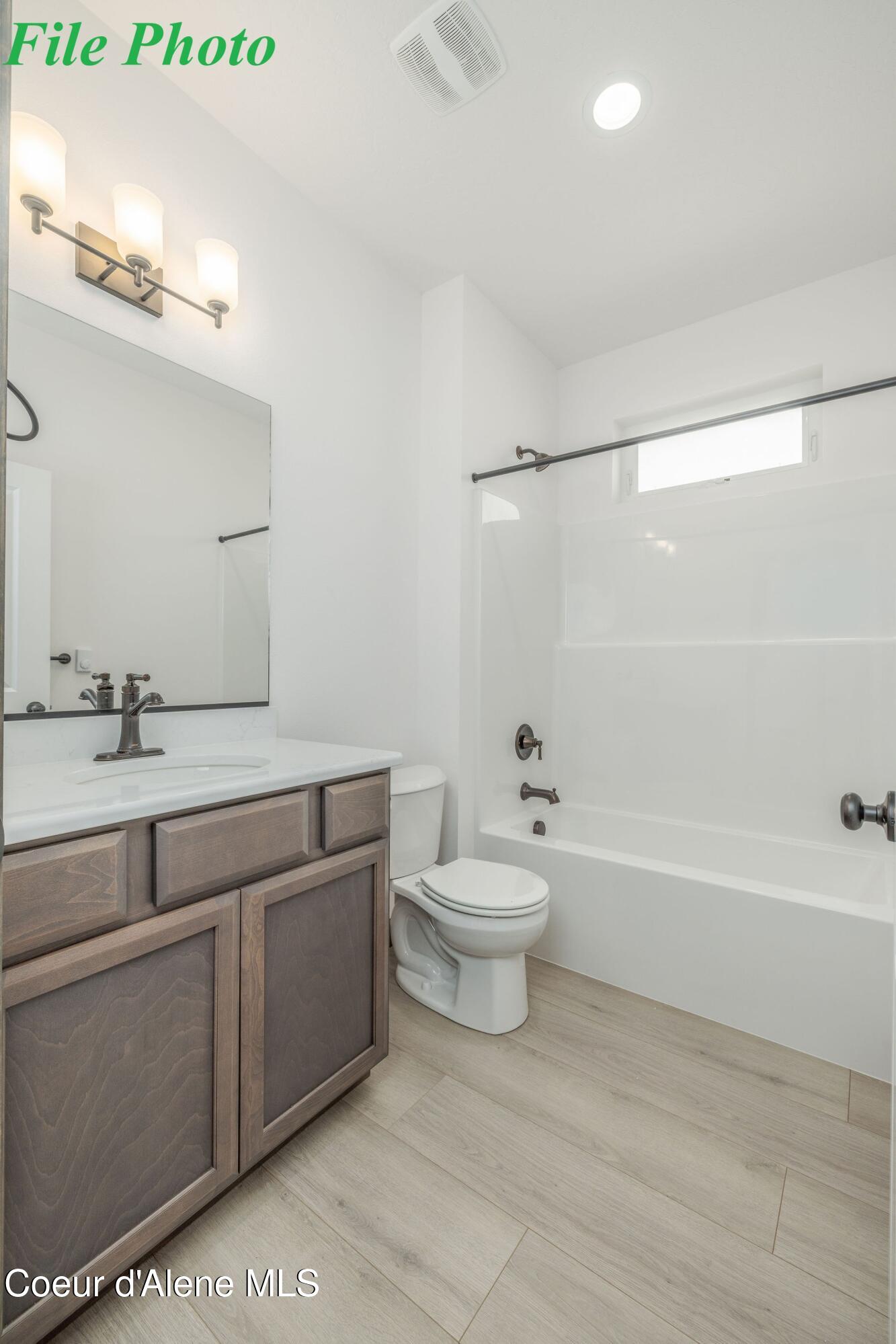 7767 North Mocha Loop Coeur D'Alene, ID 83815 - Photo 12 of 47 Bathroom #2