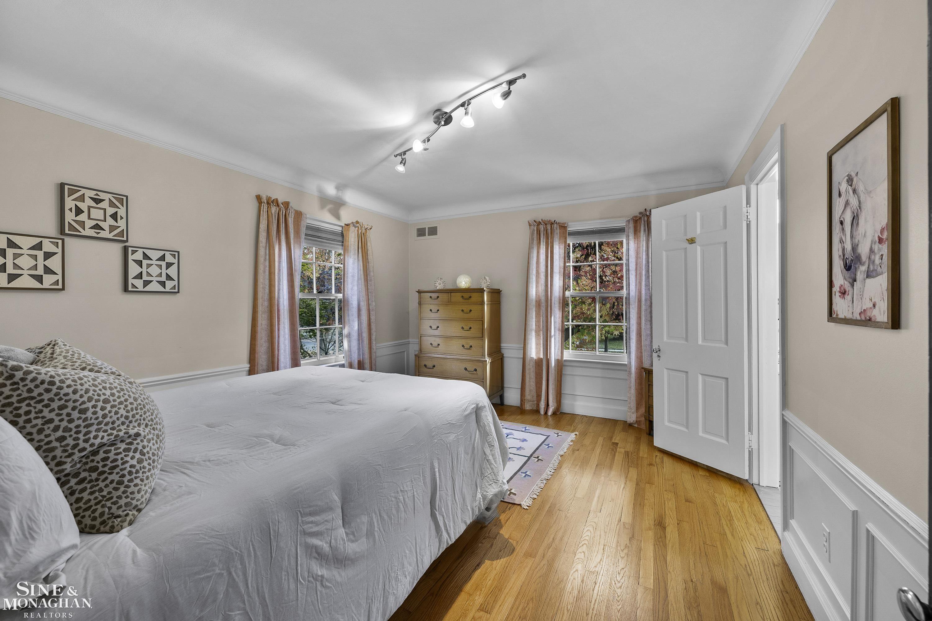 1385 Devonshire Road Grosse Pointe, MI 48230 - Photo 33 of 57 50160542-BD090171-86D4-4E8C-8B6E-014559C63CDC.JPG