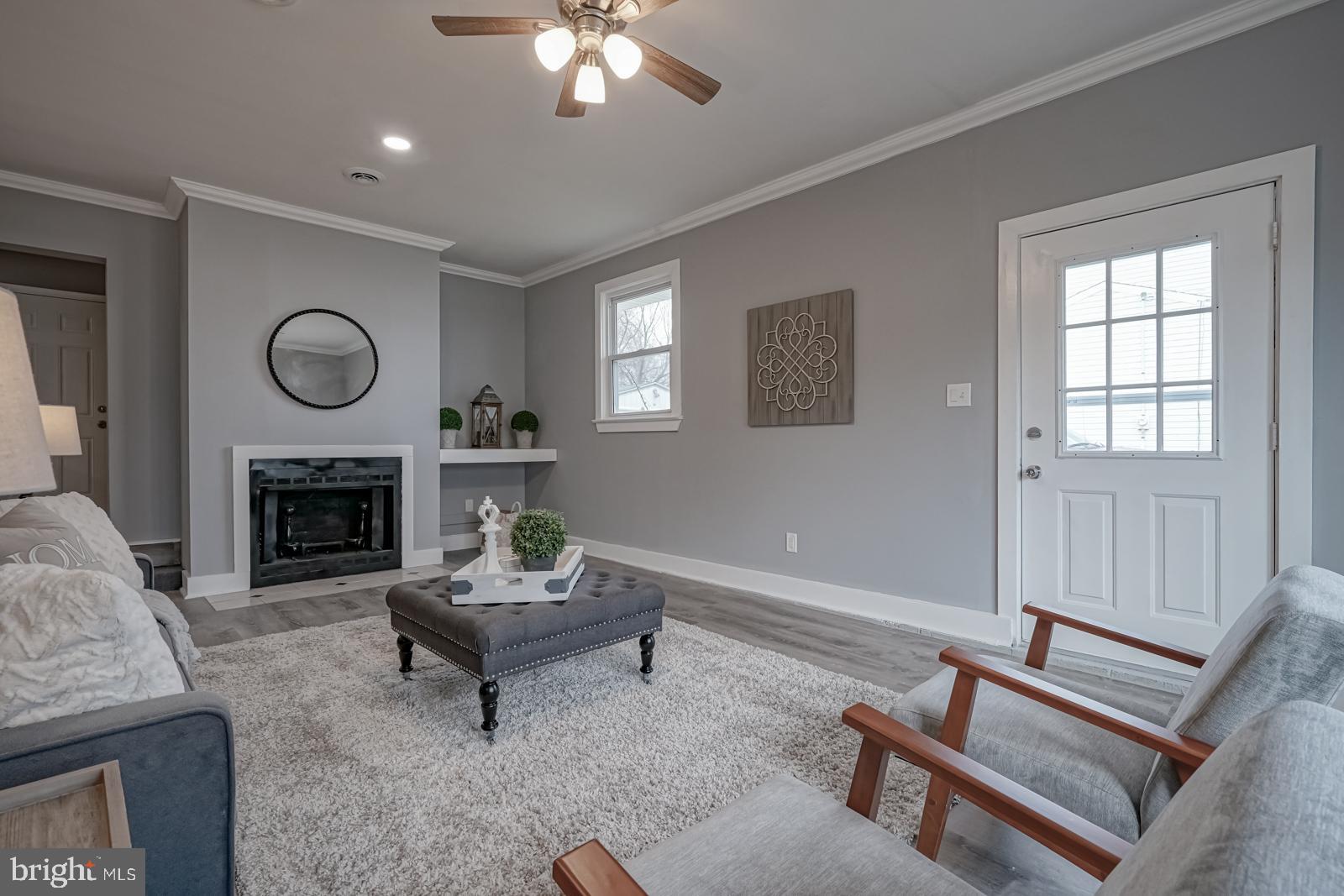 121 Eaton Road Pennsville, NJ 08070 - Photo 15 of 36 Family room with fire place