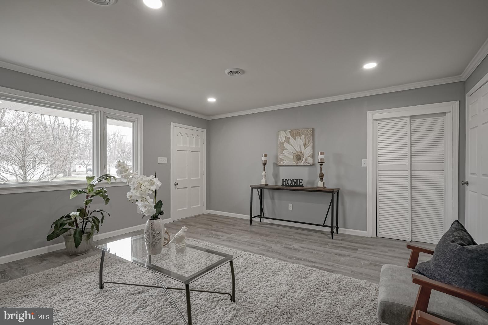 121 Eaton Road Pennsville, NJ 08070 - Photo 2 of 36 Enter into the living room