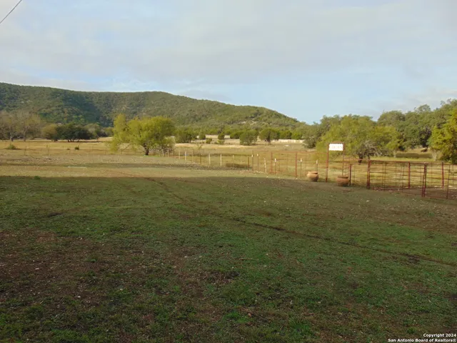 $995,000 | 969 Walter White Ranch Road, Leakey, TX 78873