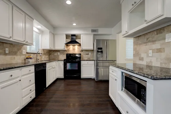 $2,500 | 121 Misty Brook Lane, League City, TX 77573