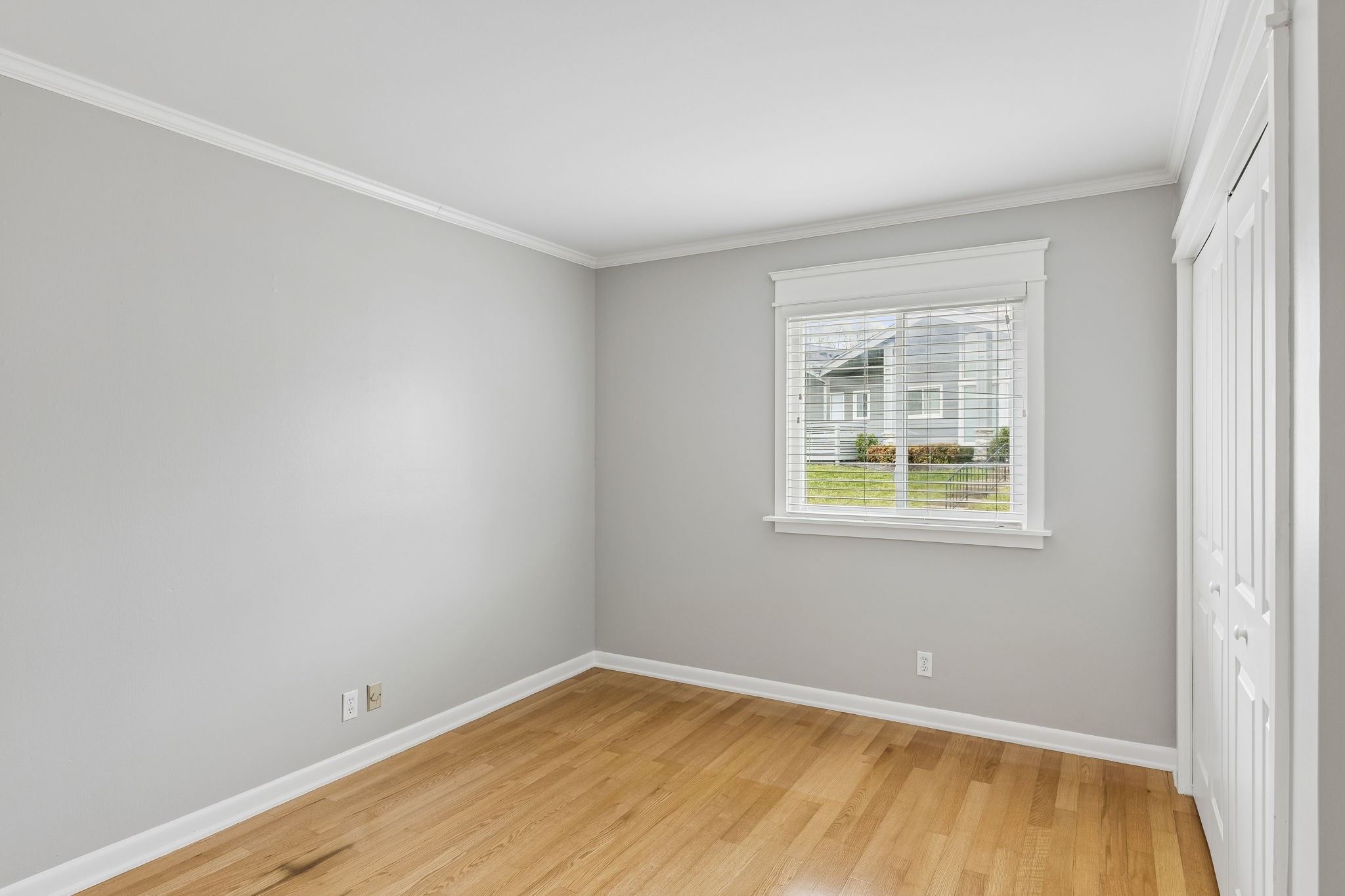 1900 Richard Jones Road, Unit M4 Nashville, TN 37215 - Photo 11 of 16 an empty room with a window