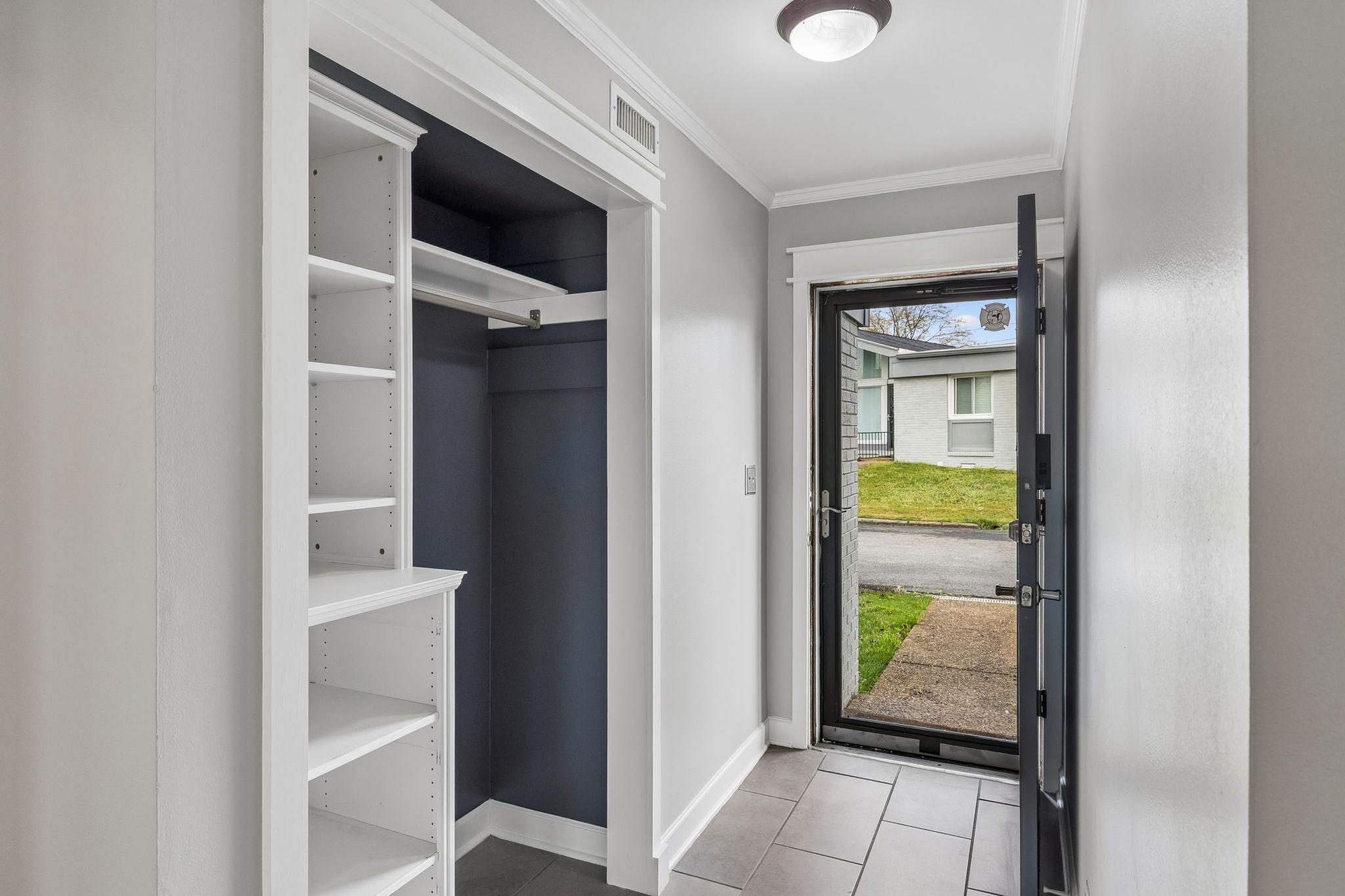 1900 Richard Jones Road, Unit M4 Nashville, TN 37215 - Photo 3 of 16 a view of walk in closet