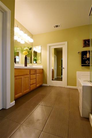 1175 Arrowfield Way San Ramon, CA 94582 - Photo 23 of 27 a view of a kitchen with furniture and an empty room