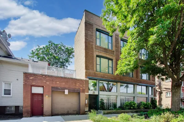 $1,050,000 | 1757 West Sunnyside Avenue, Unit A, Chicago, IL 60640