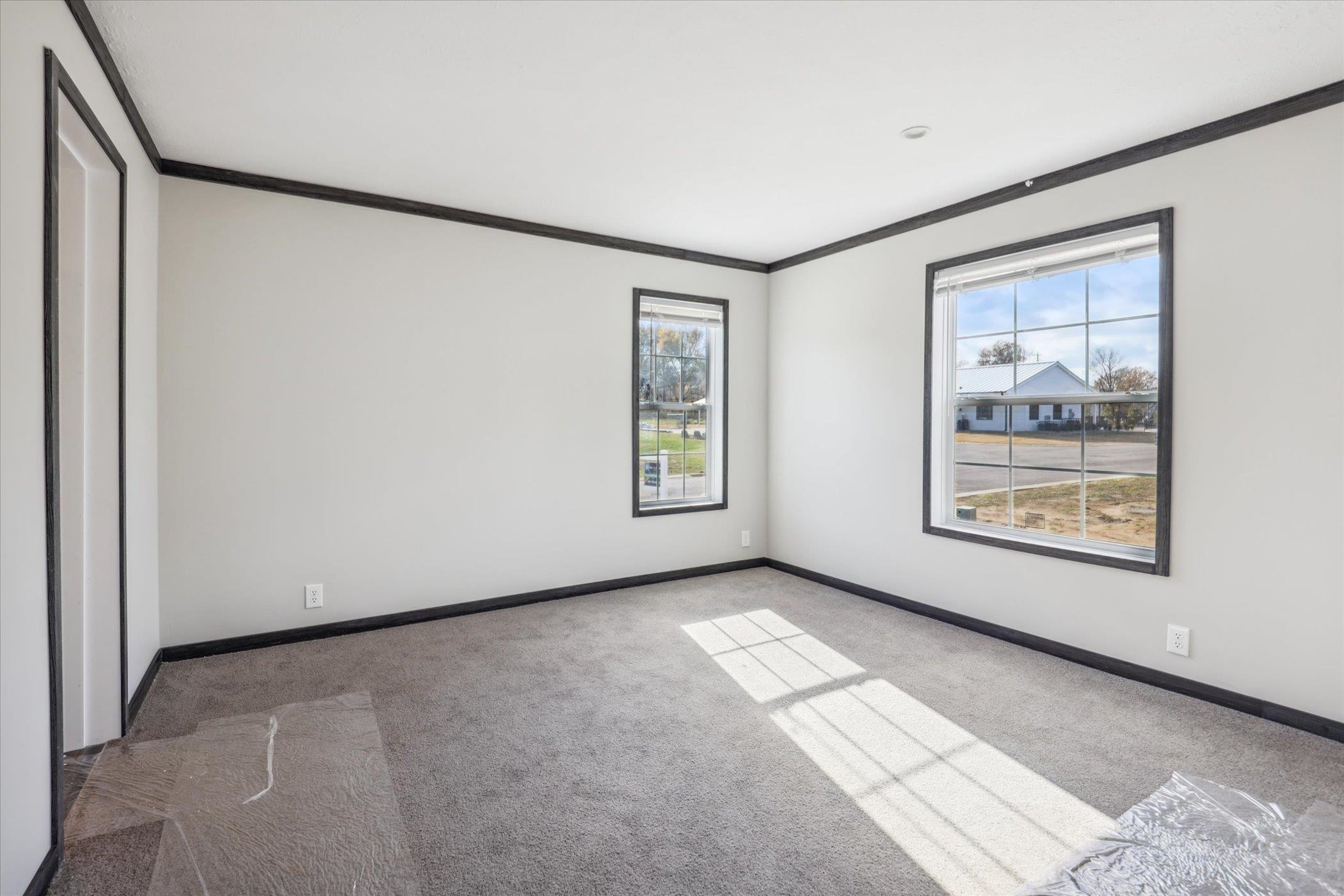 4046 Hinge Gate Lane Memphis, TN 38128 - Photo 12 of 24 a view of an empty room with a window