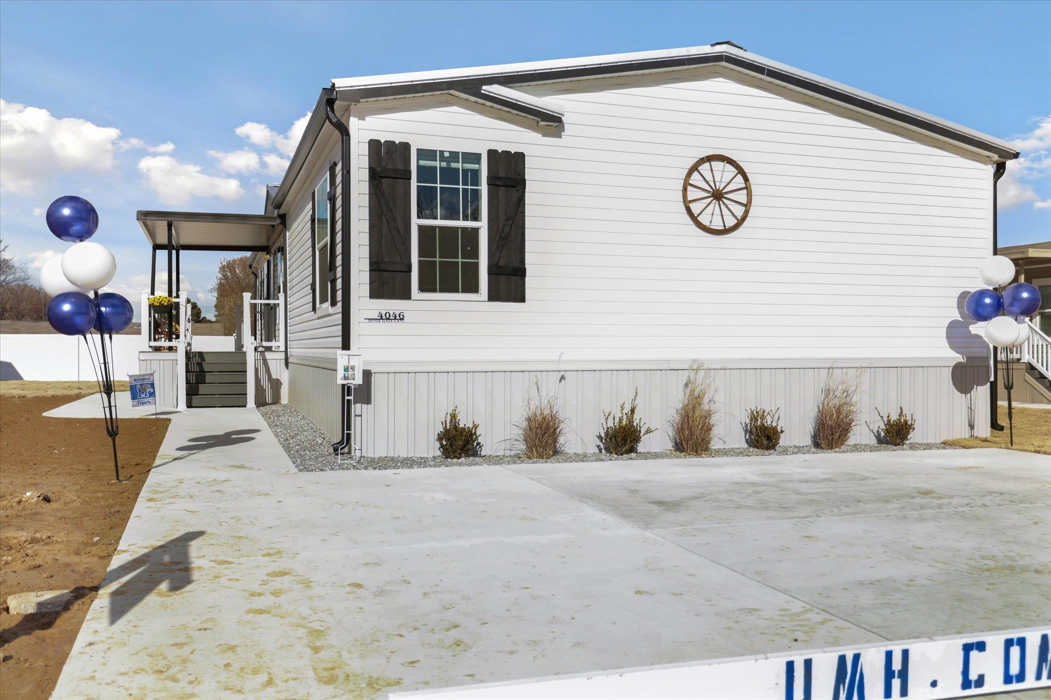 4046 Hinge Gate Lane Memphis, TN 38128 - Photo 2 of 24 a view of a house with a outdoor space