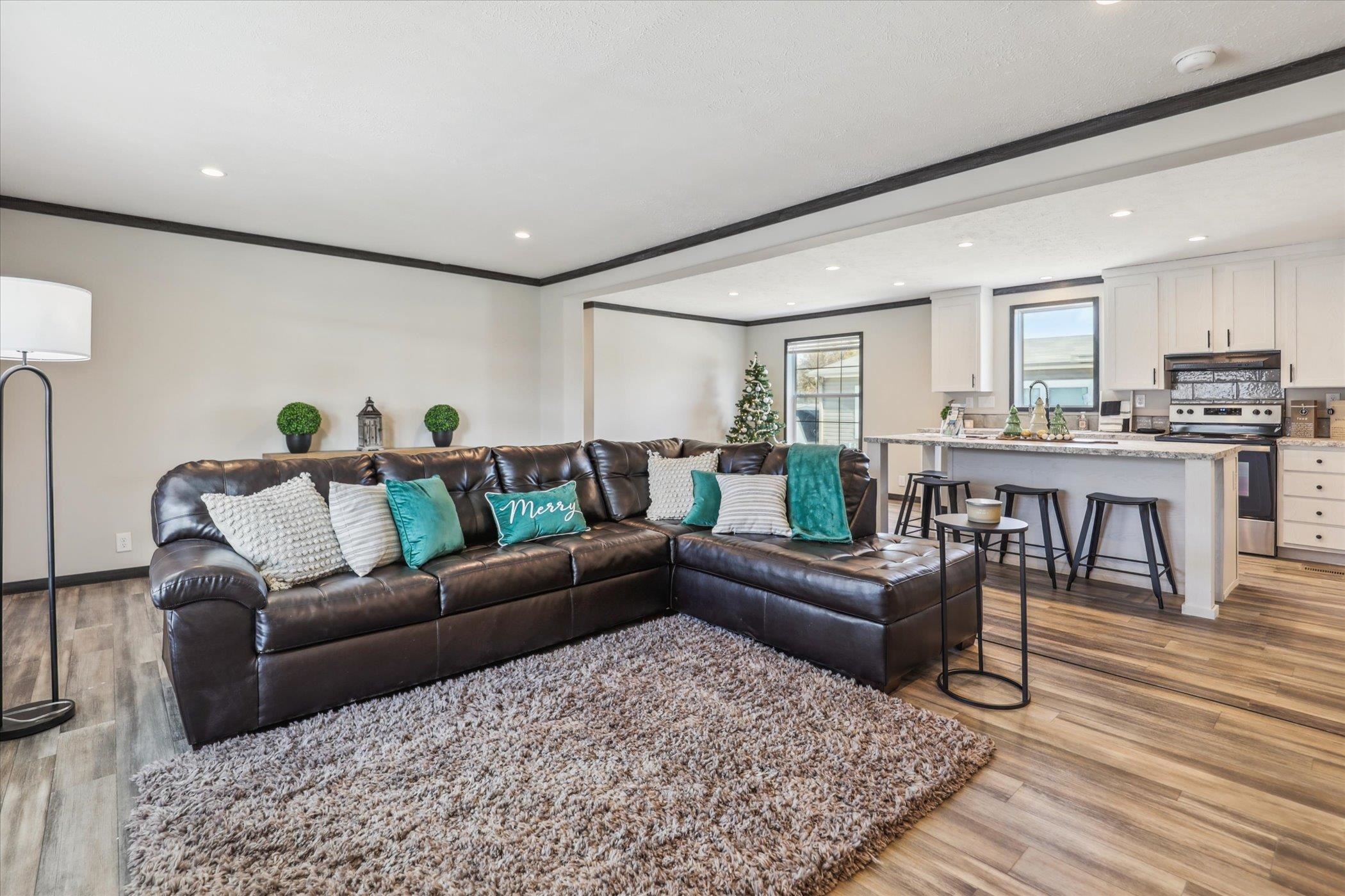 4046 Hinge Gate Lane Memphis, TN 38128 - Photo 3 of 24 a living room with furniture and wooden floor