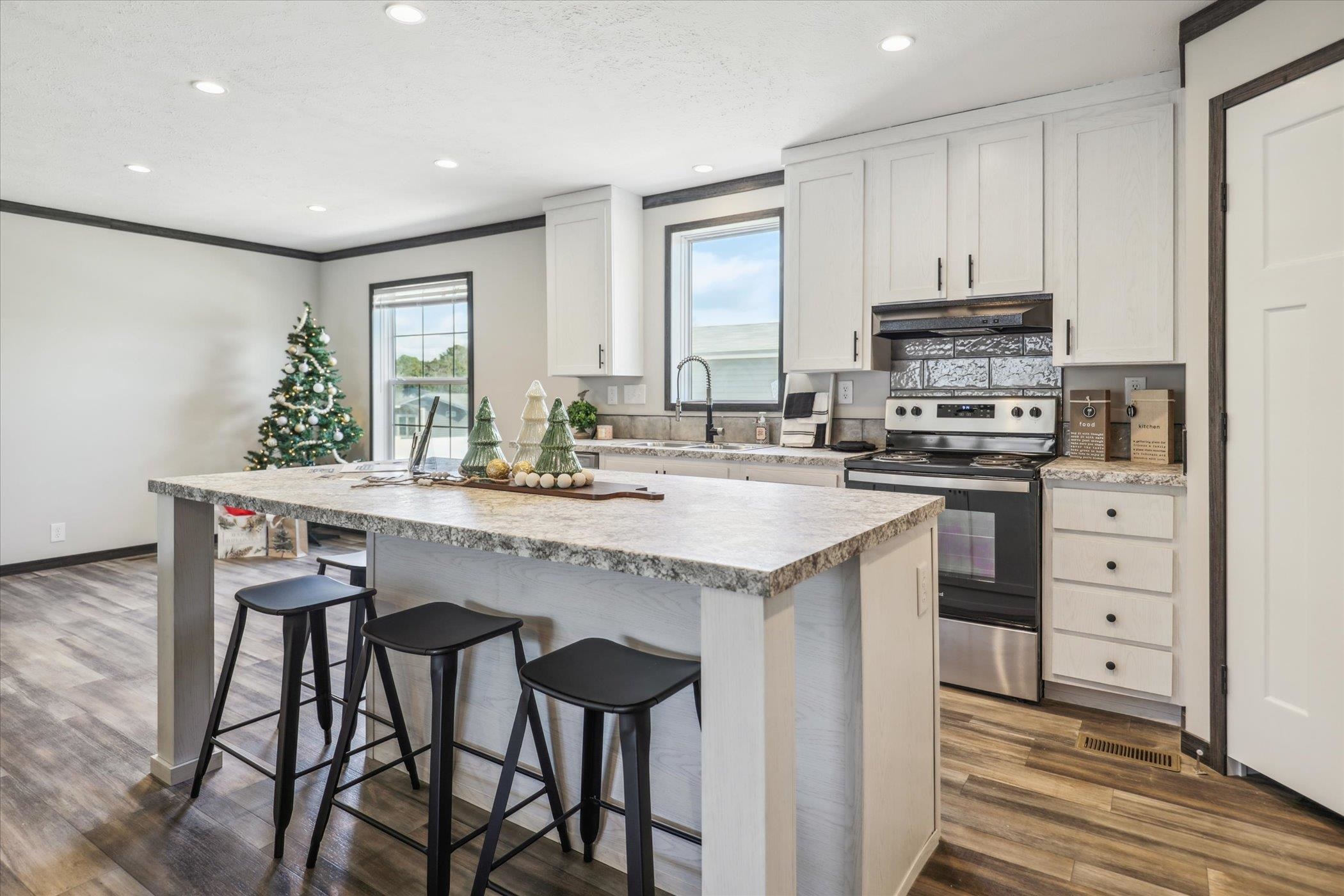 4046 Hinge Gate Lane Memphis, TN 38128 - Photo 7 of 24 a kitchen with granite countertop a table chairs stove and cabinets