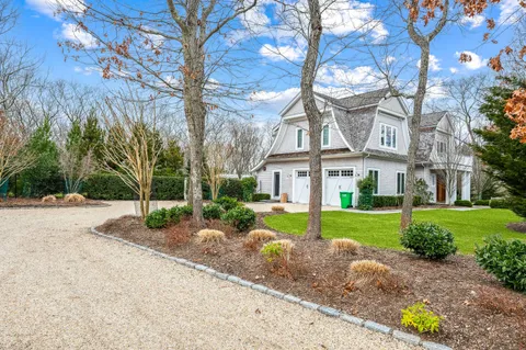 72 Birchwood Lane, Bridgehampton, NY 11932