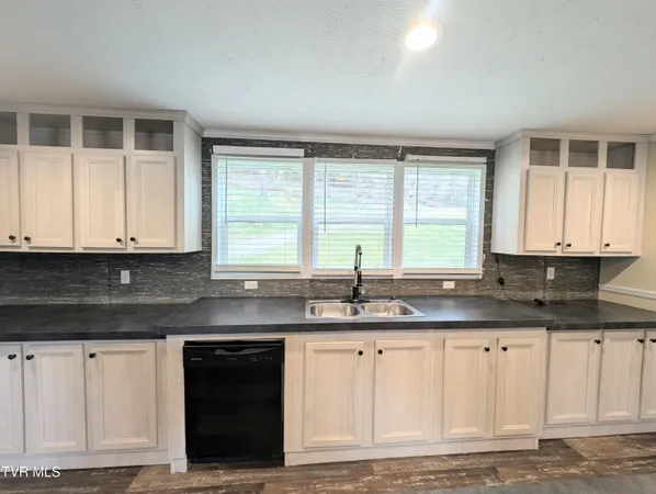 $122,000 | 129 Grandview Drive, Clintwood, VA 24228